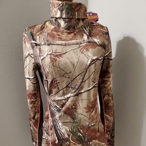 Under armour long sleeve turtle neck size M NWT